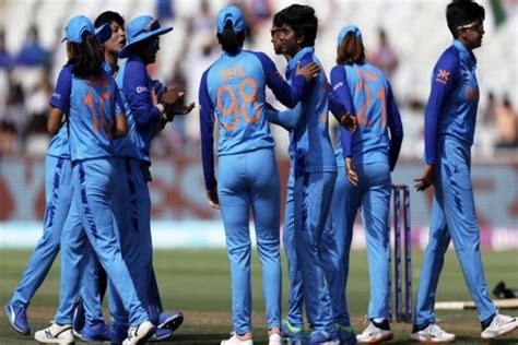 Indian Cricket Fraternity Lauds Women In Blue S Win Over Pakistan In