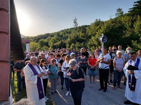 Uo Nica Velike Gospe U Sveti Tu Majke Bo Je Od Krasna Laudato