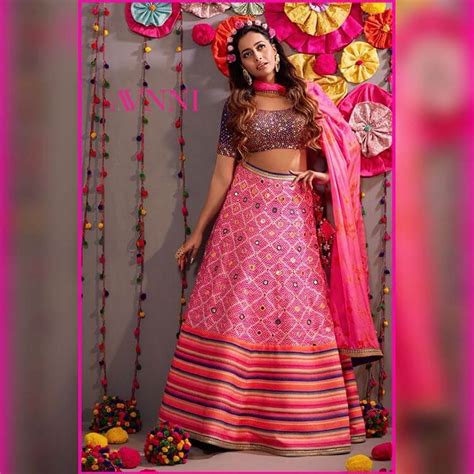 Ways To Add Phulkari Embroidery In Wedding Outfits