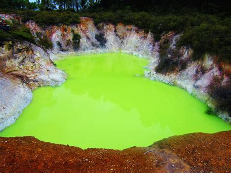 on the road (and in the sky): rotorua: geysers, glowworms and green hills