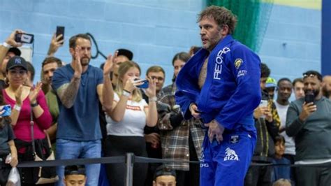 Tom Hardy Raises The Flag For Jiu Jitsu In Milton Keynes Bbc News