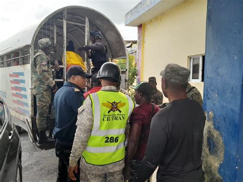 Migración interviene barrio Friusa en Bávaro y detiene 255 extranjeros