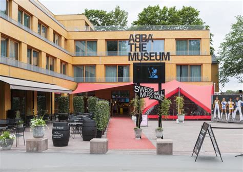 Art Museum Hosting Naked Scavenger Hunt K