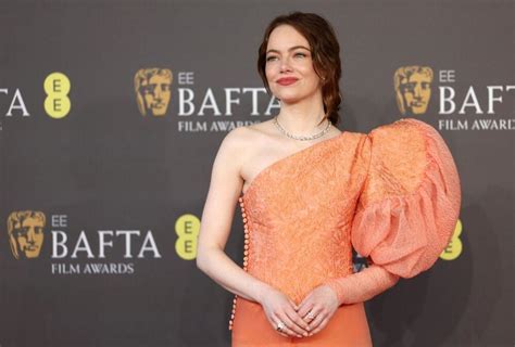 Haljina Eme Stoun Na Dodeli Bafta Nagrada Ivena Sati Slika