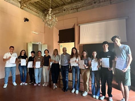 Consegna Attestati Al Termine Del Percorso Biomedico Liceo Belfiore