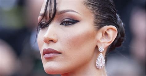 Lebăda neagră de la Cannes 2022 Cum a apărut Bella Hadid pe covorul