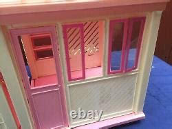 VINTAGE 1985 AUTHENTIC BARBIE DREAM HOUSE PINK WHITE Some Furniture ...