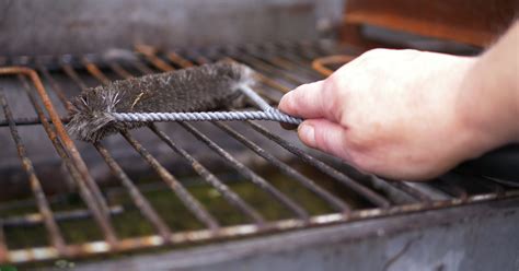 Voici Comment Nettoyer Efficacement Sa Grille De Barbecue Avec Deux