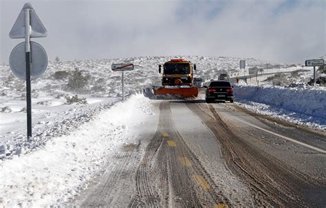 Visão Mau Tempo Estradas da serra da Estrela reabertas ao trânsito