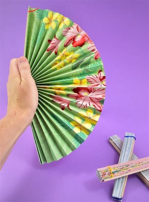 Diy Folding Paper Fans Tutorial ⋆ Dream A Little Bigger