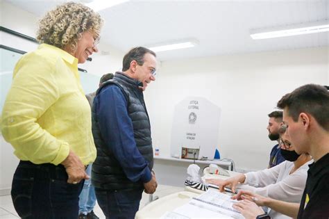 Candidato ao governo do estado Décio Lima PT vota em Blumenau Tudo