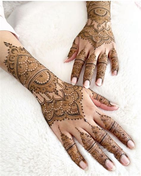 Pin Van Nisha Op Mehendi In