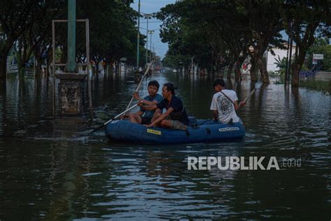 Banjir Di Jalur Pantura Demak Kudus Berangsur Surut Republika Online