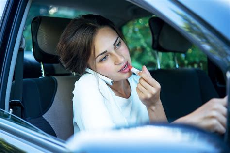 Why These 7 Most Common Driving Distractions Kill Thousands Complete Leasing