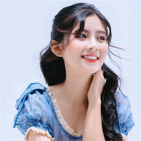 Nhan S C Th Ng H Ng C A Hot Girl M A Thi N I Ti Ng M T N M Tr C B O D N Tr