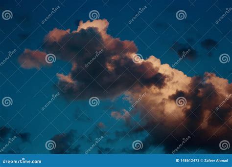 Nuvens Dram Ticas No C U Imagem De Stock Imagem De Amarelo 148612473