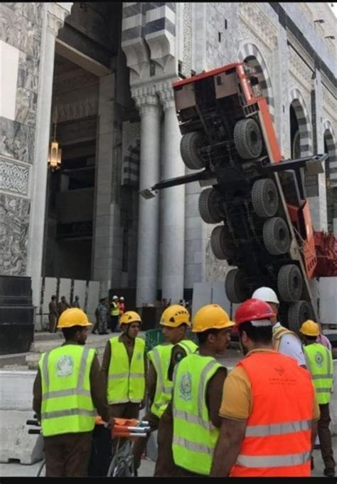 Crane Collapses Again In Grand Mosque In Saudi Arabias Mecca Photos