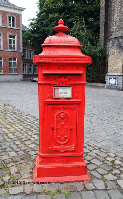 Post box, Bruges, Belgium | Culture Explorer