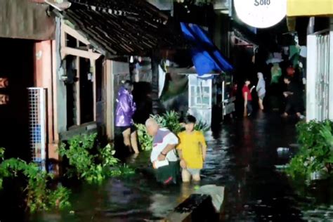 Ratusan Rumah Di Kelurahan Kota Solo Terendam Banjir Antara News