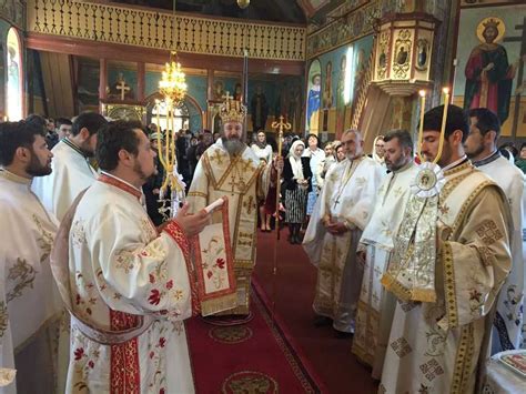 Liturghie arhierească la Parohia Sf Dumitru din Ploieşti Basilica ro