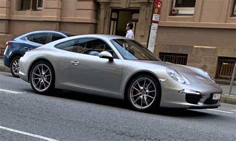 Spotted a silver Porsche 911 (991) Carrera S today! : r/Autos