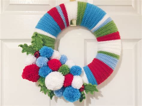 Christmas crochet wreath - Hello Deborah