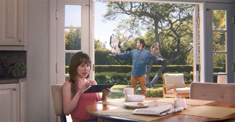 Whos The Actress In The Verizon Ad With All Of The Birds Yeah She