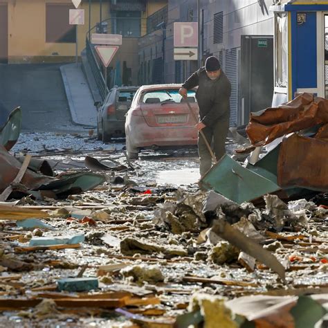 La chica del clima festejó el Orgullo Gay con un peculiar vestuario Infobae