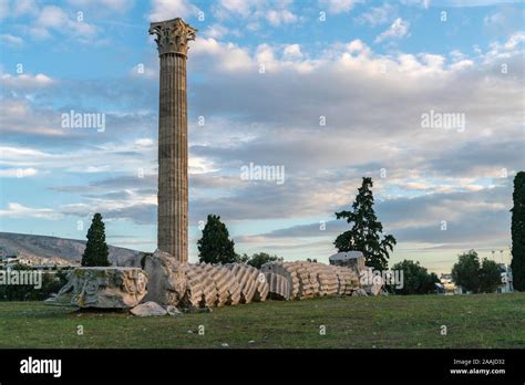 Le temple de Zeus Olympien dans la capitale grecque d Athènes Morceaux