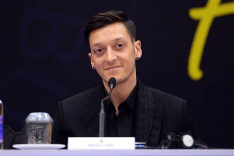 Foot Mesut Özil Met Un Terme à Sa Carrière à 34 Ans