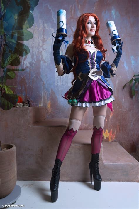 Model Mechanical Vampire Mechvampire In Cosplay Miss Fortune From