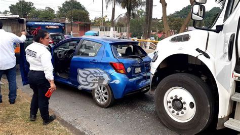 Choca Cami N Contra Autom Vil En Avenida R Bsamen De Xalapa Un Lesionado