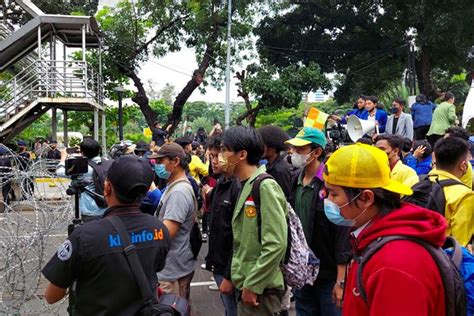 Demo Di Patung Kuda Jakarta Mahasiswa Jokowi Offside Halaman All