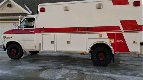 Big Block V8 G30 Ambulance Doing A Burnout On Ice Youtube