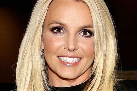 La Cantante Britney Spears Anuncia Compromiso El Chino