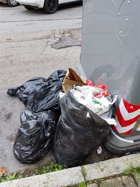 Rifiuti Abbandonati Per Strada Altri Quattro Multati Tg Vercelli