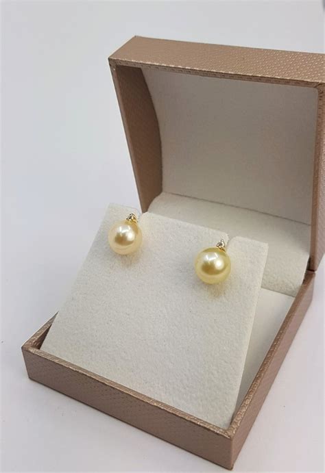 No Reserve 9mm Golden South Sea Pearls 0 04 Ct 14 Kt Gold