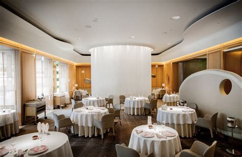 Dine Like Queen Elizabeth II at These 6 Gorgeous Restaurants ...