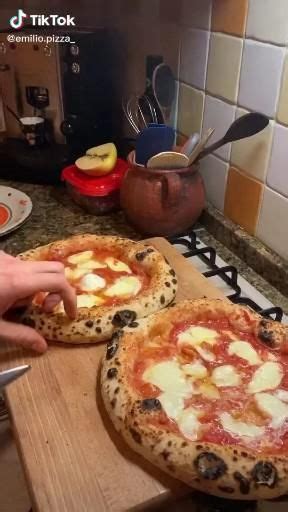 Authentic Neapolitan Pizza Recipe Make The Perfect Neapolitan Pizza