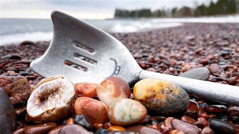 Post Blizzard Agate Hunt Lake Superior Rockhounding Youtube