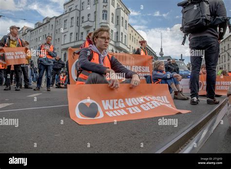 La policía de Berlín expulsó a la fuerza a miembros de la Última