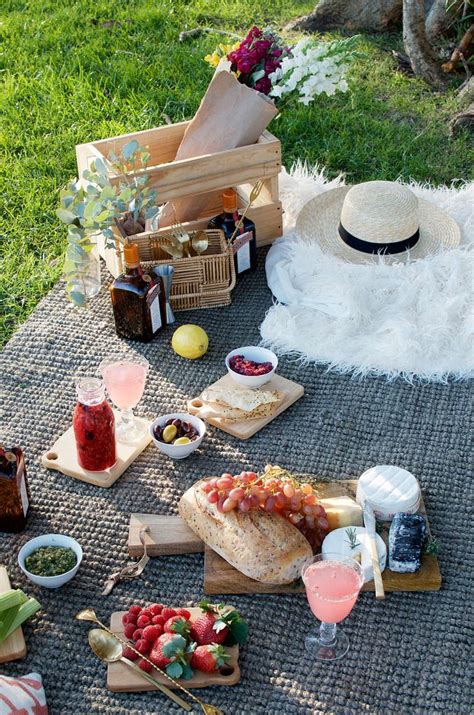 Five Rules For The Perfect Picnic A Raspberry Cointreau Fizz