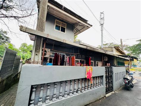 Dijual Rumah Lantai Di Jalan Jend Basuki Rahmat