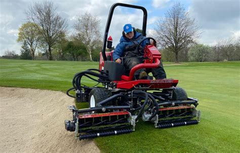 How To Choose The Right Golf Course Mowers And Equipment For Your Club