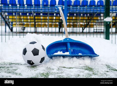 Snow Football Stadium Sport Hi Res Stock Photography And Images Alamy