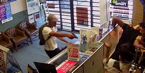 Video Cellphone Store Employees Wrestle With Gun Wielding Robber Cbs