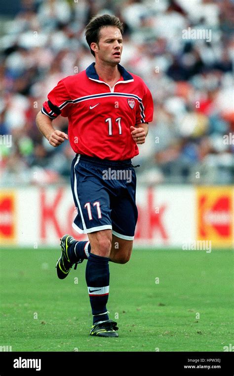 Eric Wynalda Usa 31 March 1998 Stock Photo Alamy