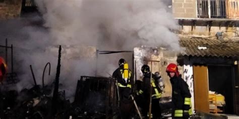 Incendio A Palermo Evacuate Tre Palazzine Una Persona Intossicata Dal