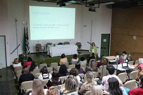 Profissionais do Serviço Social do HC refletem sobre prática e