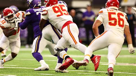 Kansas City Chiefs defensive tackle Chris Jones sacks Minnesota Vikings ...